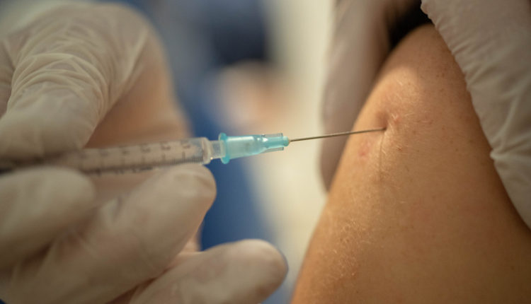 Egy magyar orvos már két védőoltást is kapott – Index