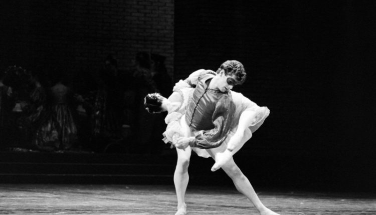 Meghalt Alain Delon filmbeli ellenfele, a világ egyik legnagyobb balettművésze – Origo