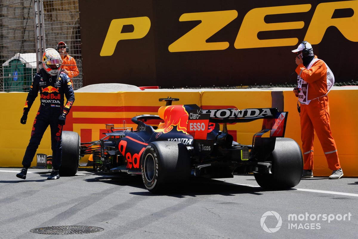 Marshals assist Max Verstappen, Red Bull Racing RB16B, after his crash in FP3