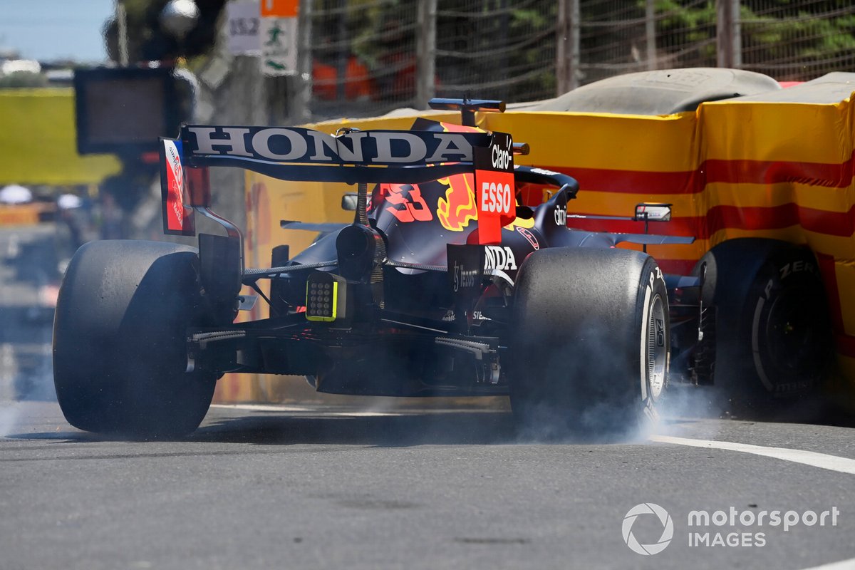 Max Verstappen, Red Bull Racing RB16B, hits the wall in FP3