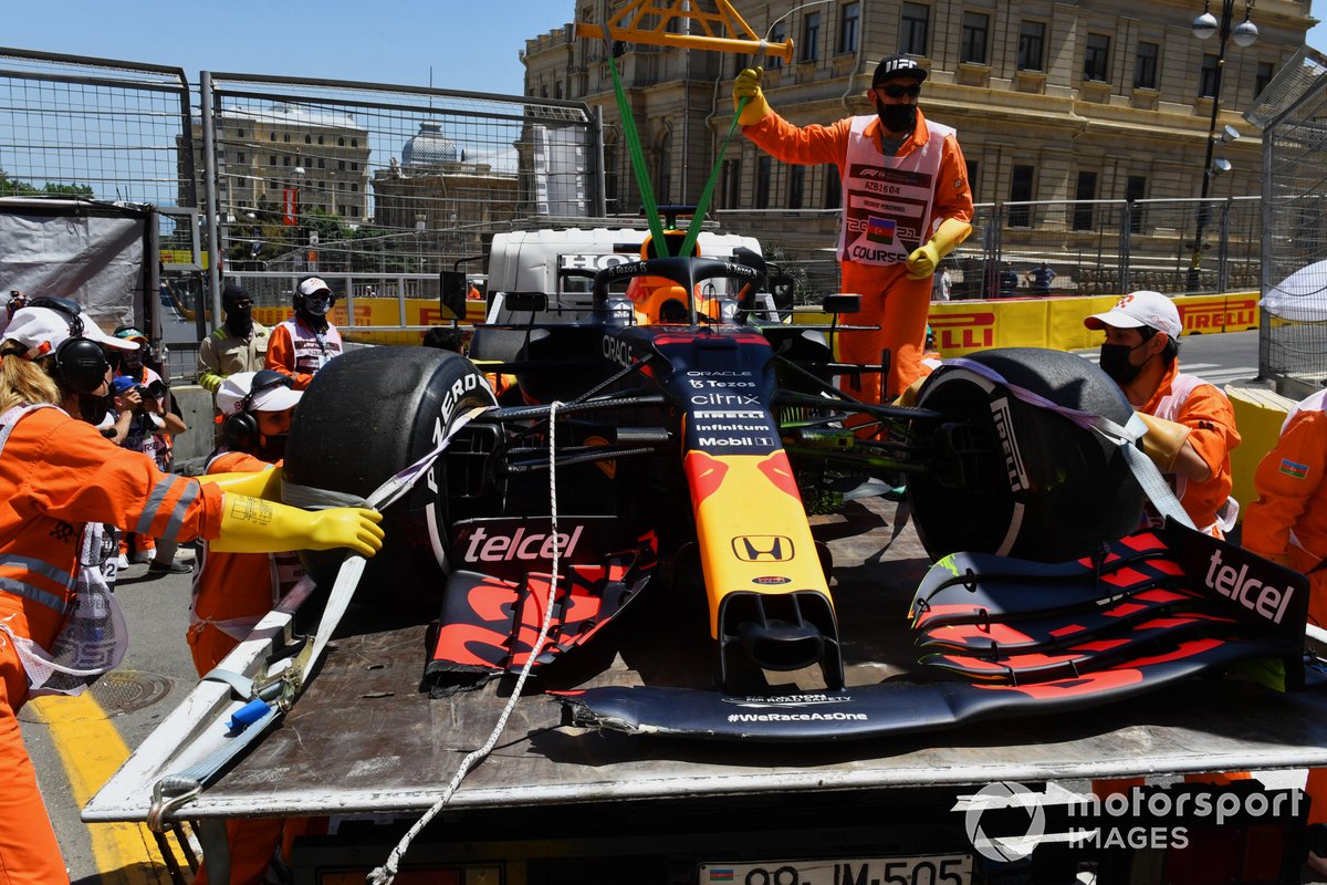Marshals with the damaged car of Max Verstappen, Red Bull Racing RB16B, on a truck