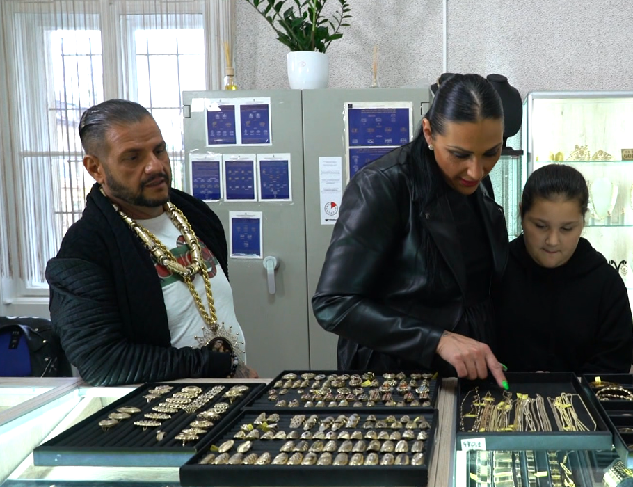 Ez nem mindennapi! Királyi portrét készíttetne magáról a magyar híresség