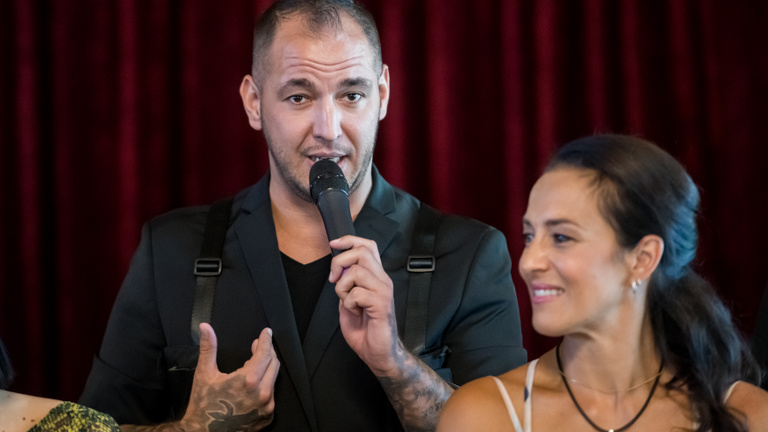 Curtis visszatérhet a Sztárban Sztár pódiumára, ha bocsánatot kér