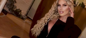 Labancz Lilla letérdelt a fotósának, és közben bepucsított – fotó