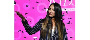 Megan Fox annyira mini ruhát vett fel, hogy képtelenség nem belátni a lábai közé - fotó
