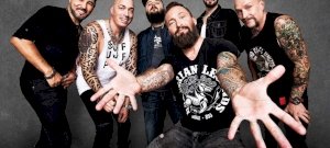 Elég komoly balesetet szenvedett a Kowalsky meg a Vega frontembere – fotó