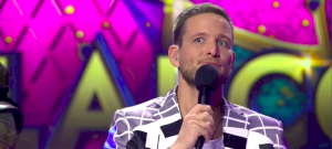 Akkora szexuális utalás volt az Álarcos énekesben, hogy azt a Való Világ is megirigyelné