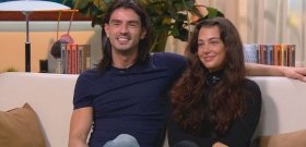 Lebuktak: Tóth Andi lesifotón csókolózik Andrei Mangrával?