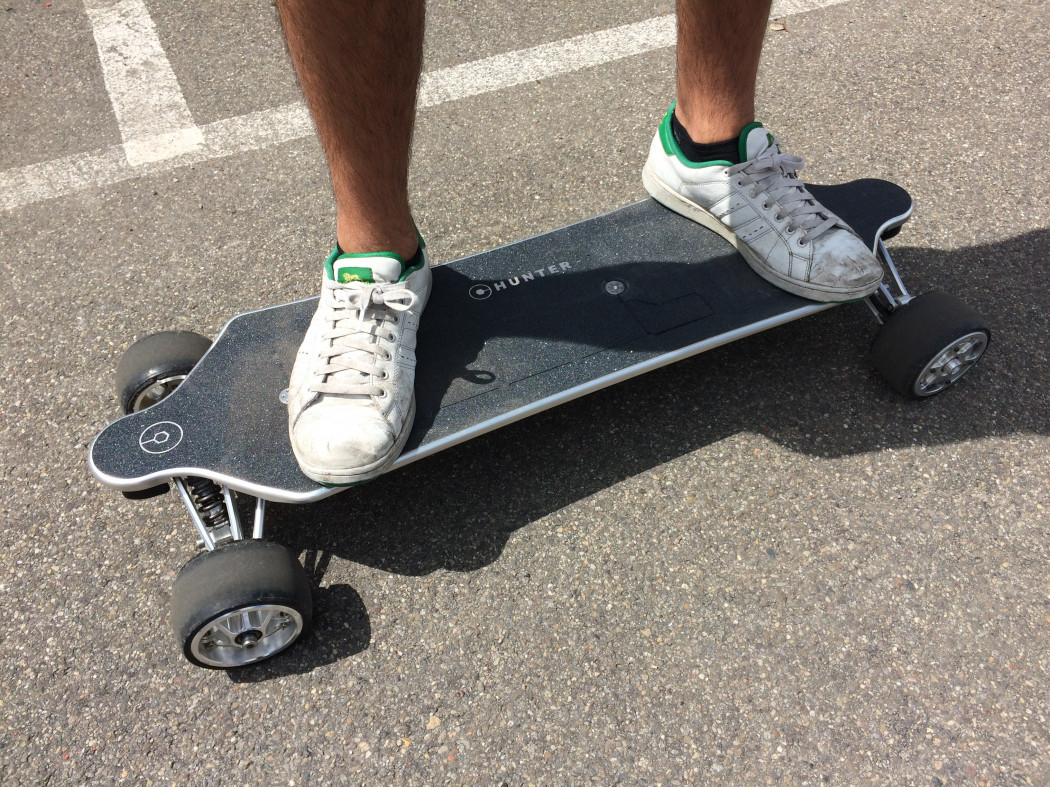 A Hunter elektromos deszkája – Fotó: Telex.hu