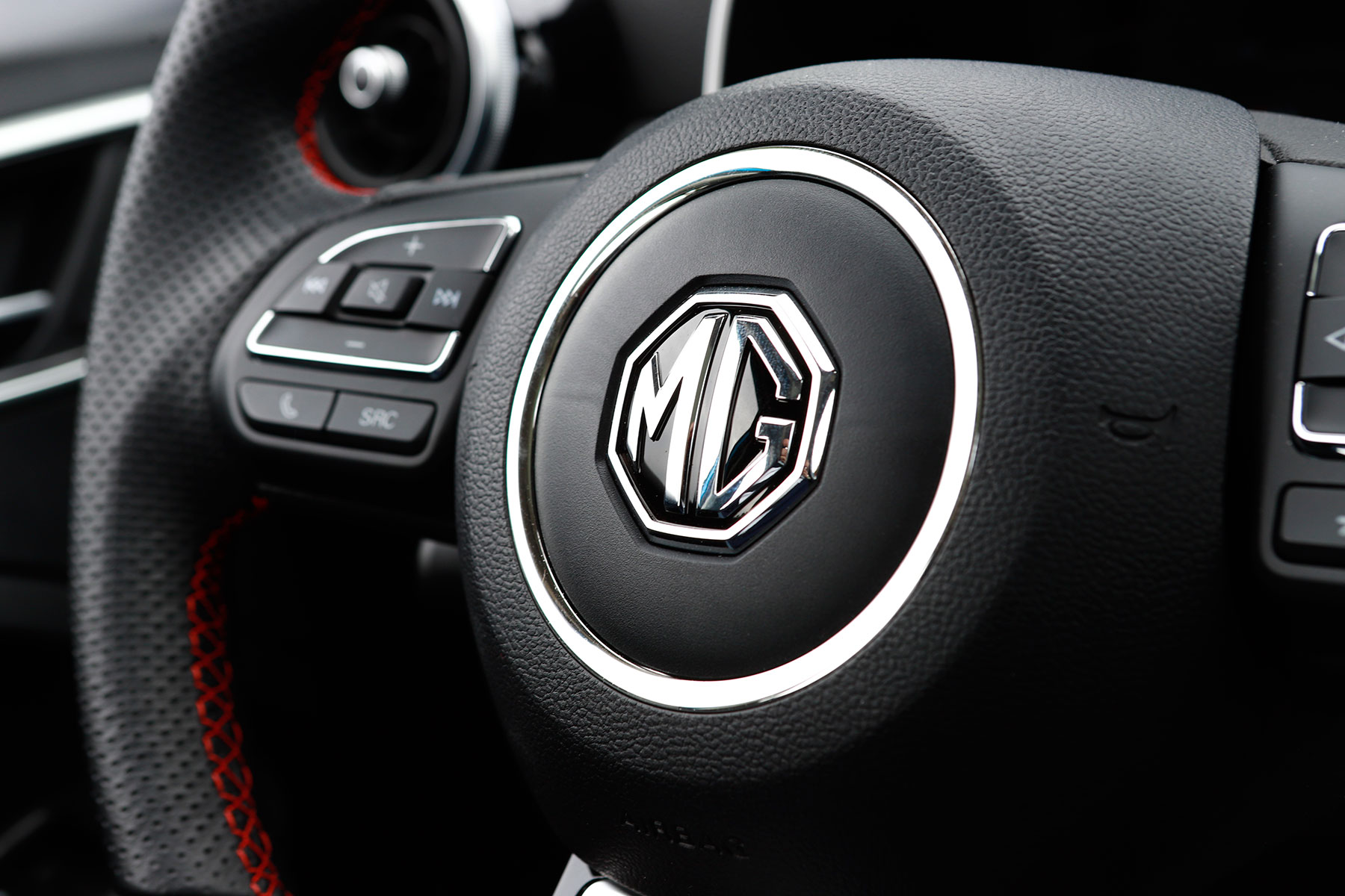 Jobb vétel egy Suzukinál az MG ZS? 23