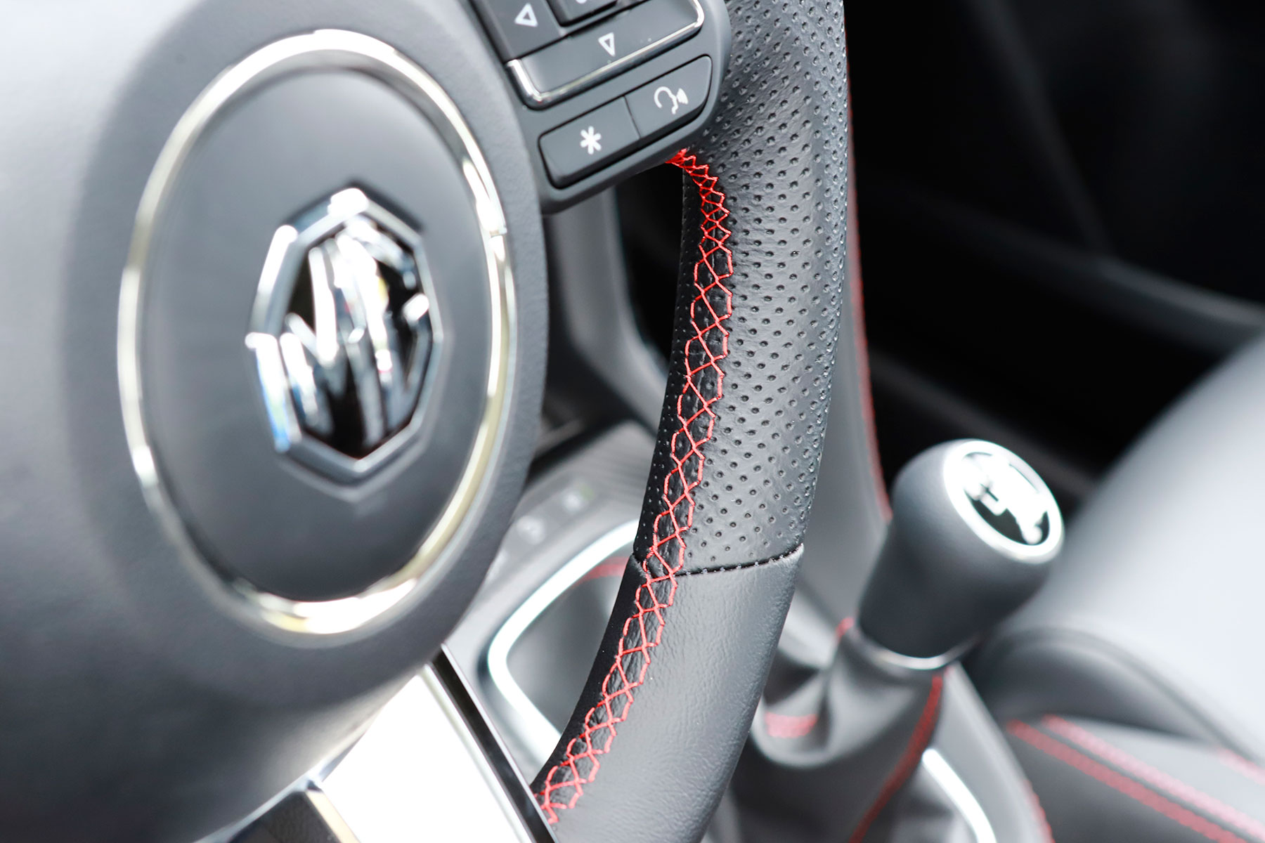 Jobb vétel egy Suzukinál az MG ZS? 33