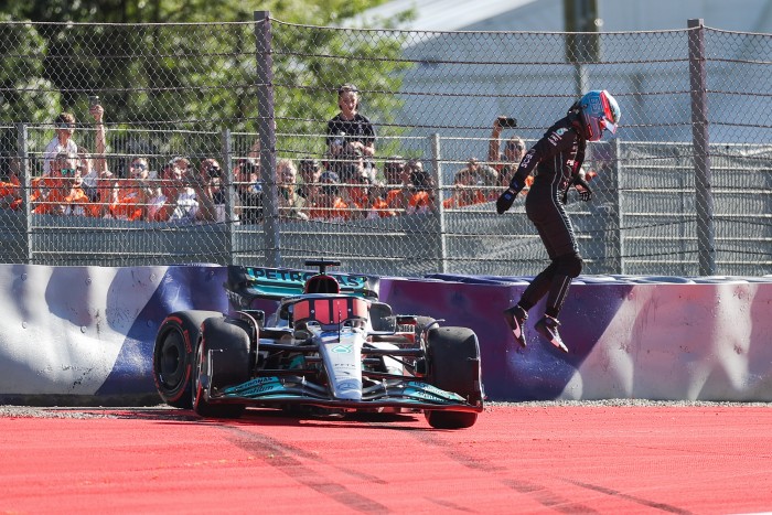 F1: Bajban lehet a Mercedes a dupla autótörés miatt