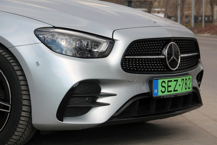 Újabb városokban változik a zöld rendszámosok ingyenes parkolása